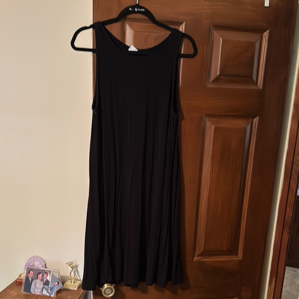 Elegant Black Sleeveless Dress